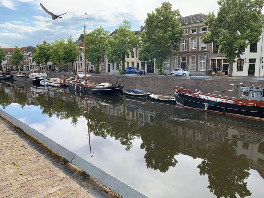 1 BBQ Boot Den Bosch Boek direct de lekkerste BBQ Boot